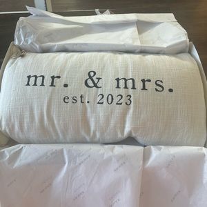 NWOT Von Maur Wedding Lumbar Pillow